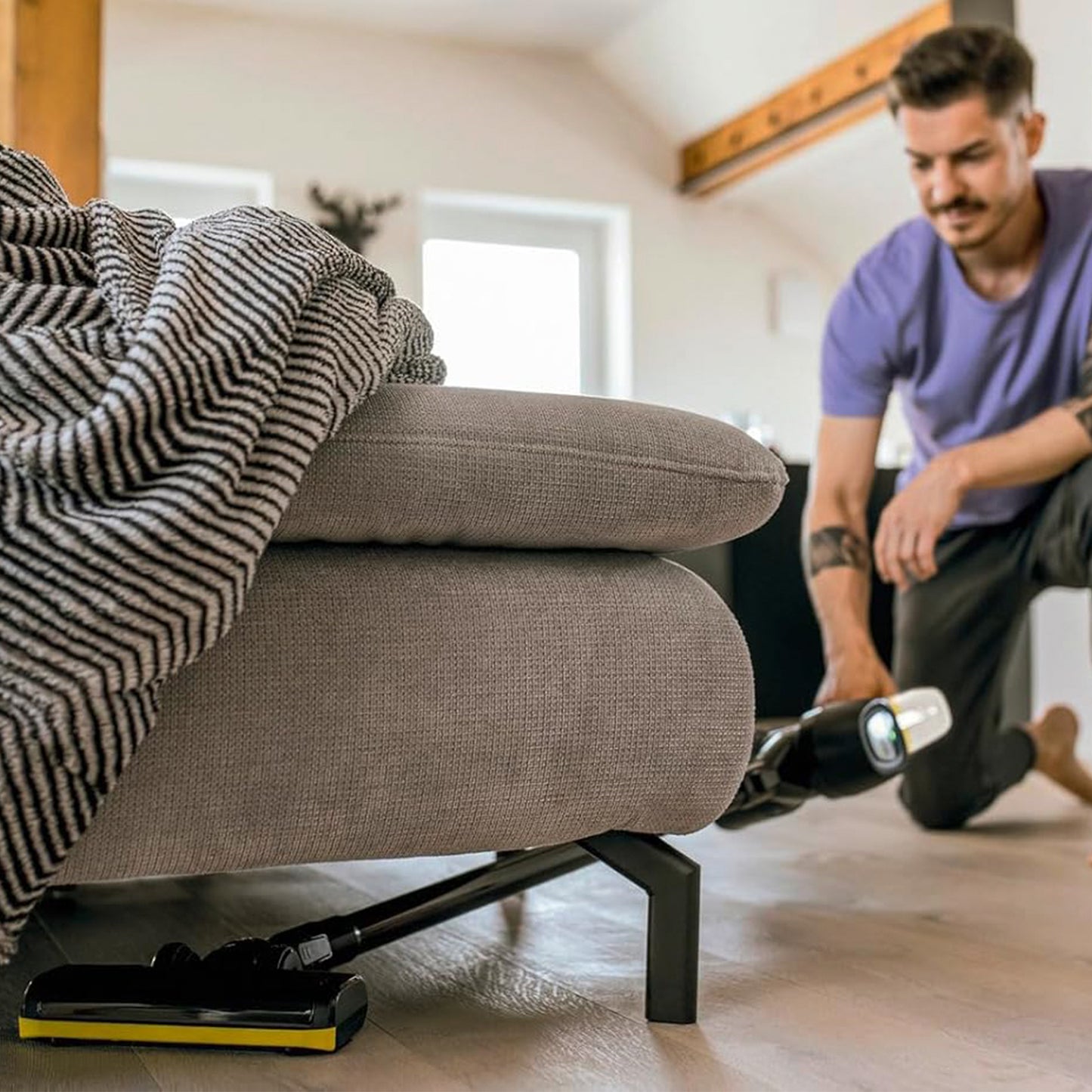 Kärcher Upright Vacuum Cleaner Cordless Run Time Up To 30 Minutes (VC 4 Cordless)