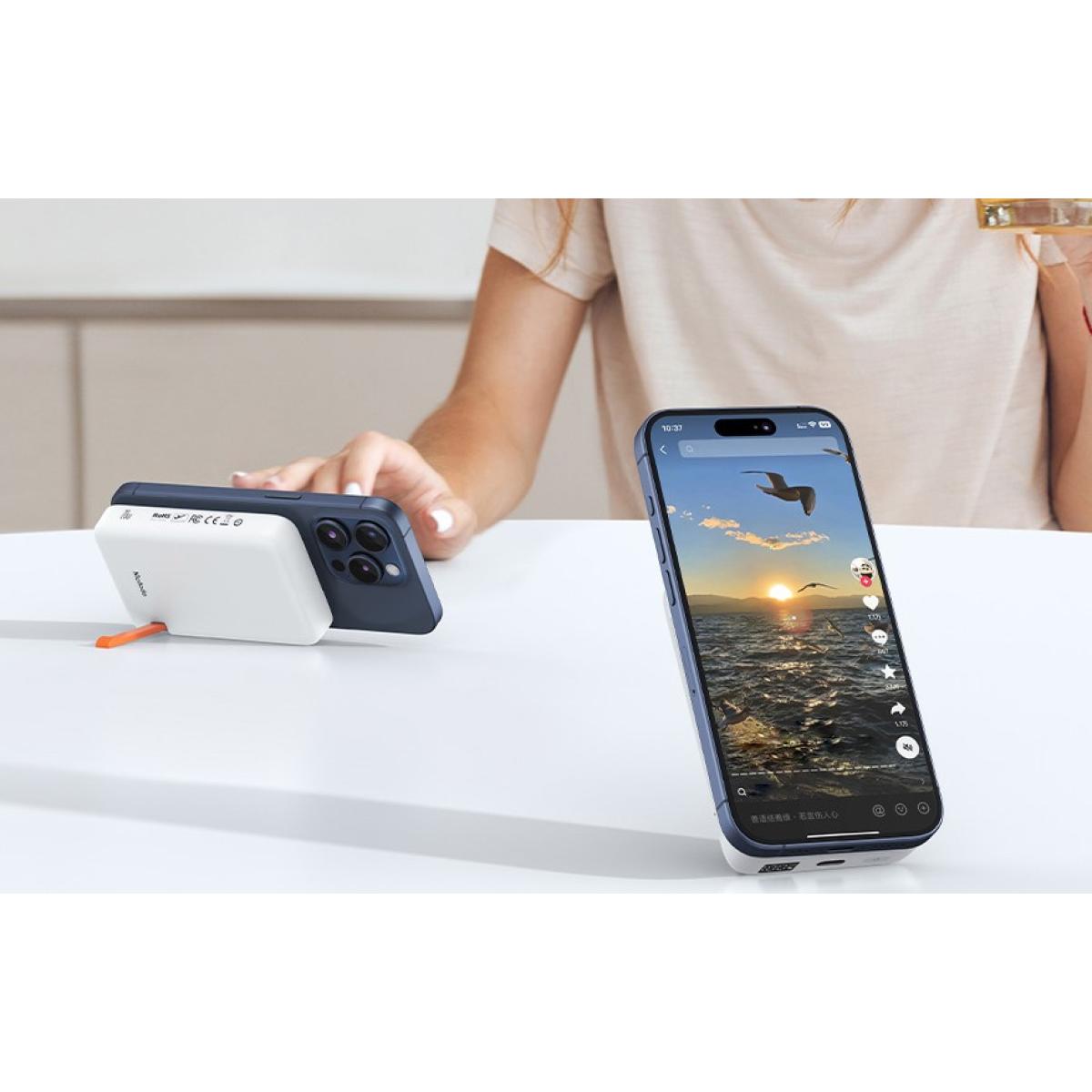 Mcdodo Magnetic Power Bank MC-5100 Magnetic Power Bank with Stand 10000mAh, 20W Wireless Portable Charger