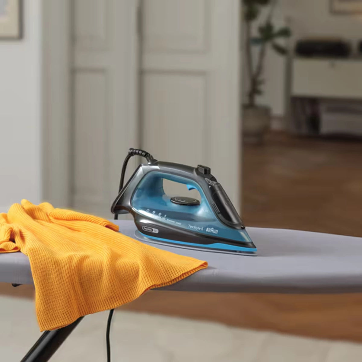 Braun Iron SuperCeramic with FreeGlide 3D technology 2600 W 300 ml Blue and Black