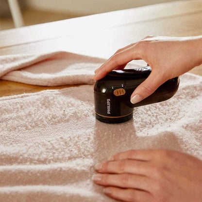 Philips GC026/80 Anti-Pilling and Lint Shaver – Black and Gold (GC026/80)