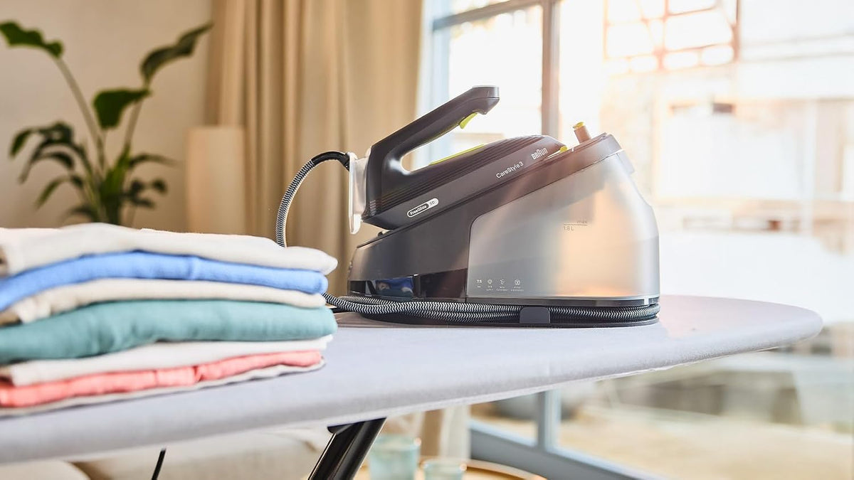 Braun CareStyle 3 IS3257BK, Steam Ironing Station with FreeGlide 3D Technology, 125 g/min Steam, Fast Heating, iCare Mode, Vertical Ironing, Removable 1.8 Litre Tank, 2200 W, Black