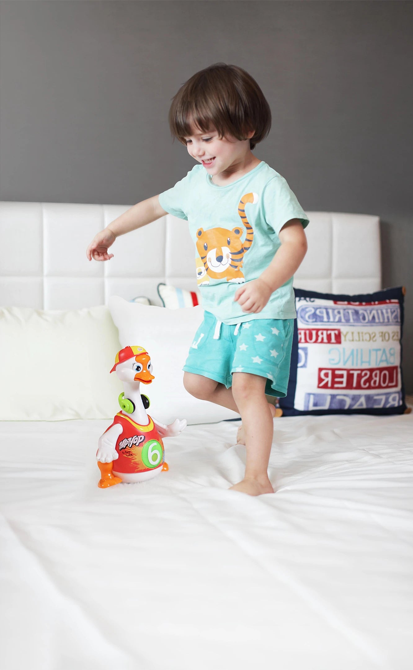 HOLA – Dancing Baby Waddling Goose (Red)