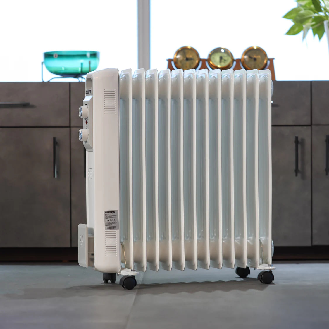 Geepas GRH28562 Oil Filled Radiator Heater – 13 Fins, 1100W/1500W/2600W, Adjustable Thermostat, Overheat Protection, Stable Castor Wheels, White