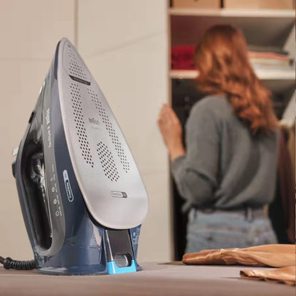 Braun Iron EloxalPlus with FreeGlide 3D technology 3200 W 330 ml Blue
