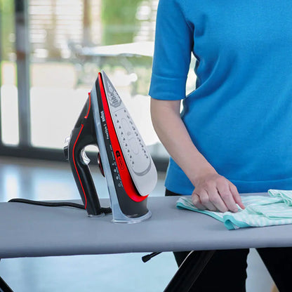 Braun Iron SuperCeramic with FreeGlide 3D technology 2700 W 300 ml Red and Black