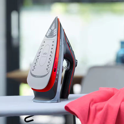 Braun Iron SuperCeramic with FreeGlide 3D technology 2700 W 300 ml Red and Black