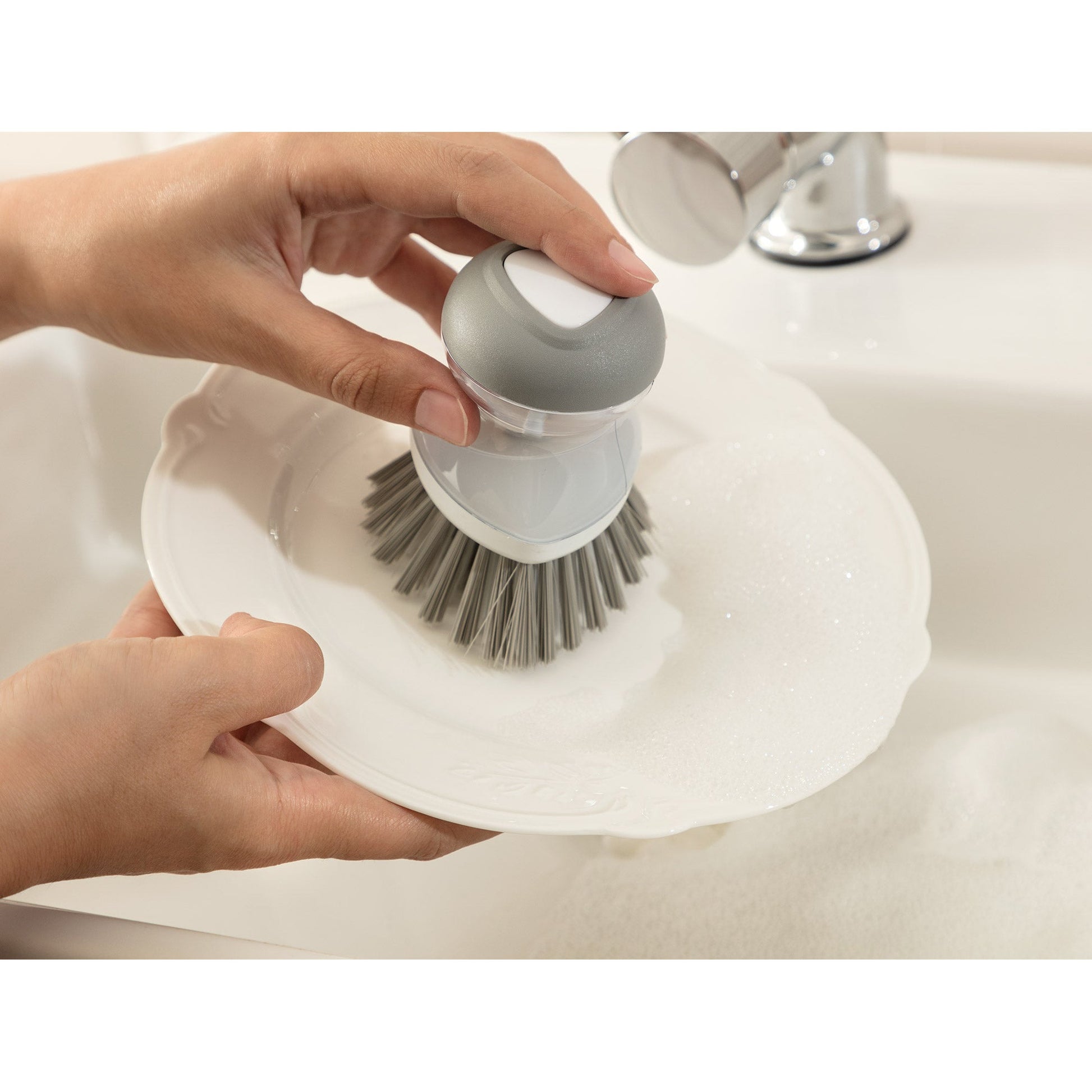 Graque Brush with Detergent Compartment BRUSH